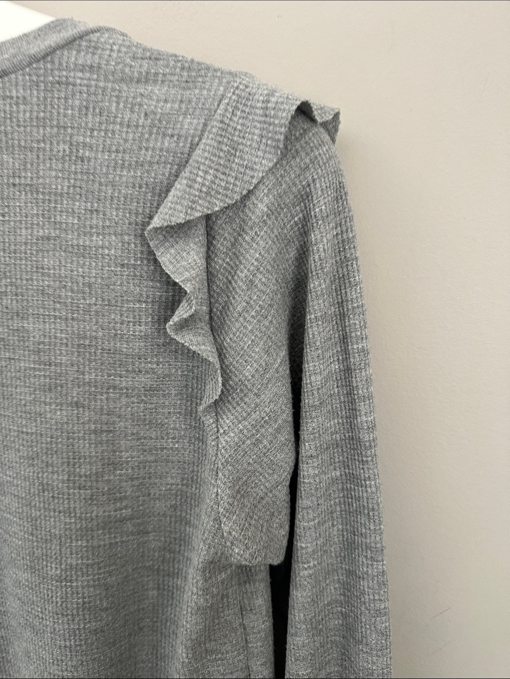 Wildfox Gray Ruffle-Shoulder Ribbed Long Sleeve Top - Picture 12 of 15